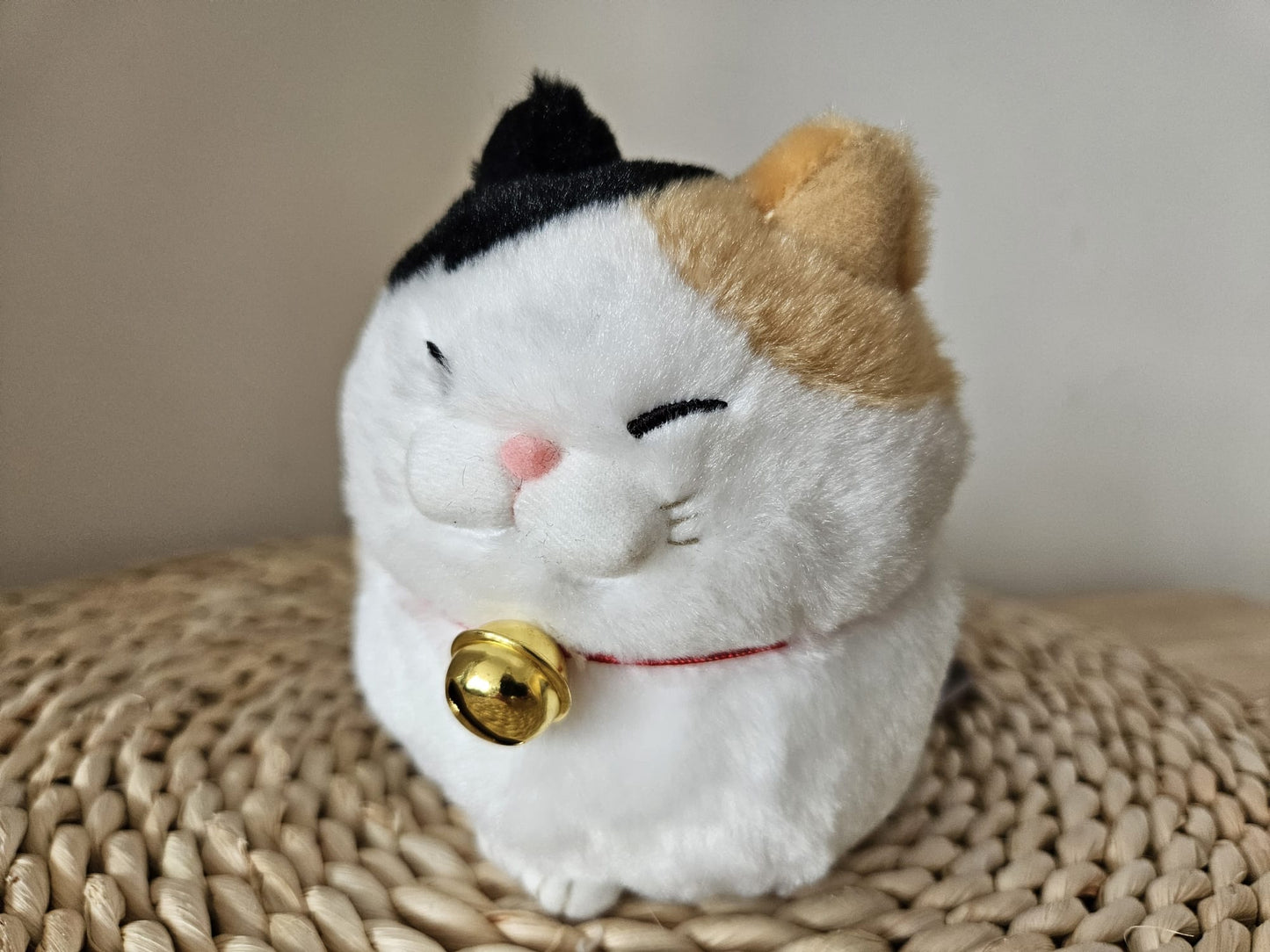 Amufun Bearded Manju Good Luck Cat Calico Maneki Neko Kawaii Stuffed Plush Toy
