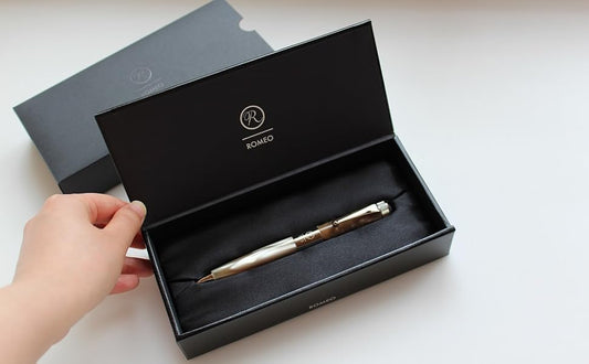 Itoya Romeo R284 No.3 Thin Shaft Barrel Ballpoint Pen Italian Amber 0.7 mm