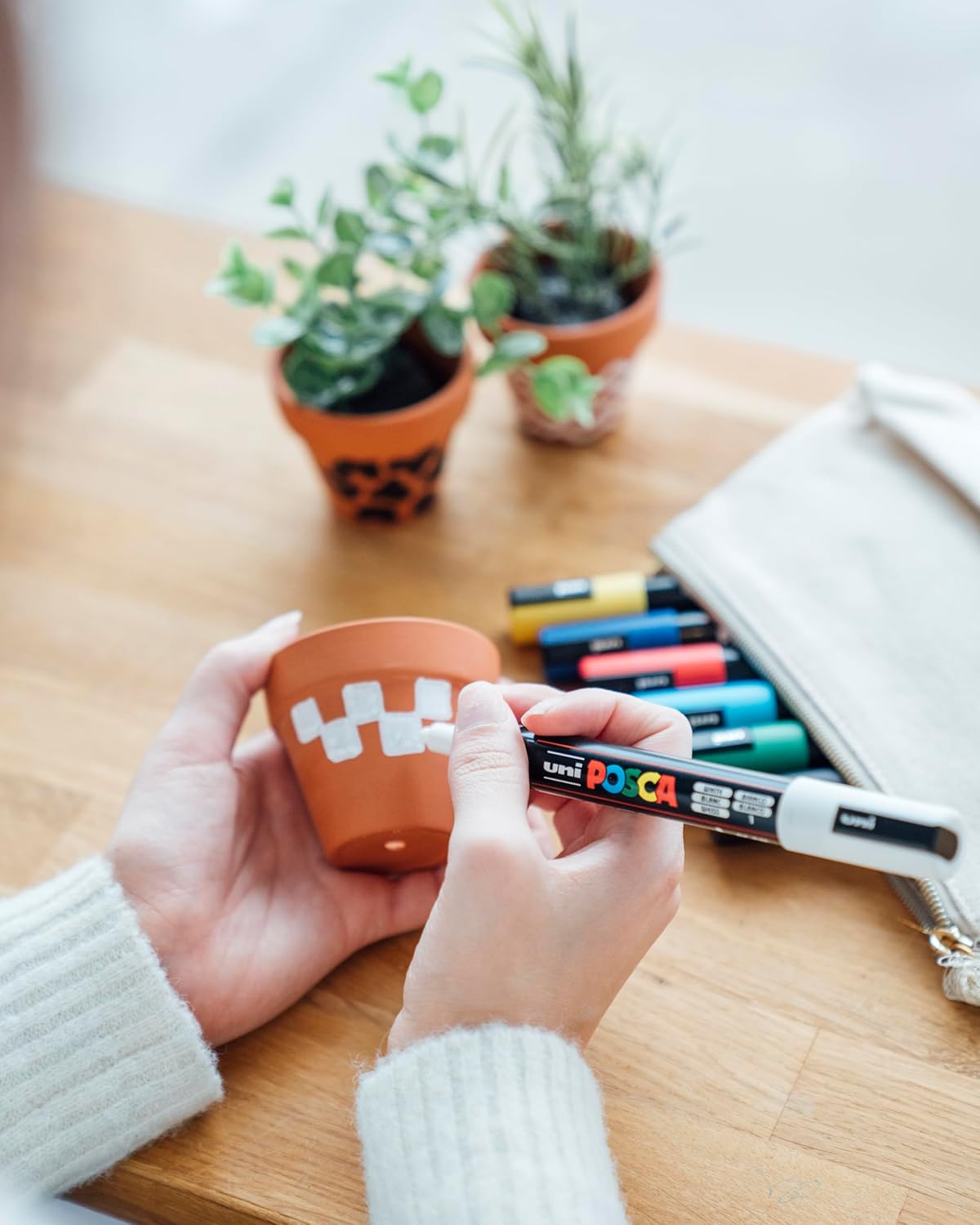 Mitsubishi Uni-Ball Uni POSCA Fine-Tip PC-3M Art 15 Paint Markers